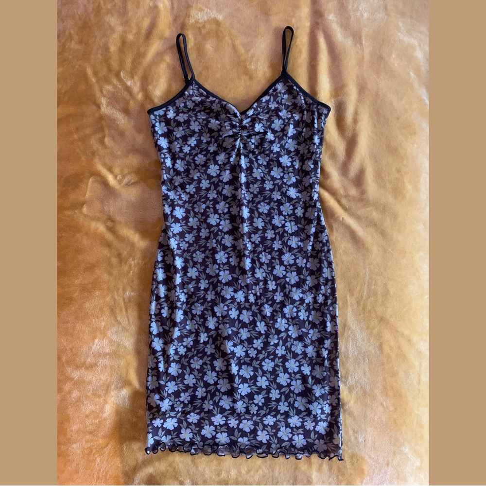 Beautiful summer dress with daisy.